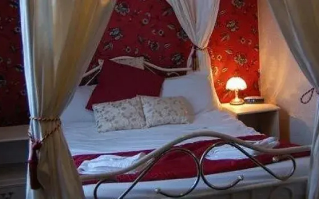 Bukhari Hotel