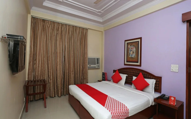 OYO 645 Hotel Tourist Deluxe