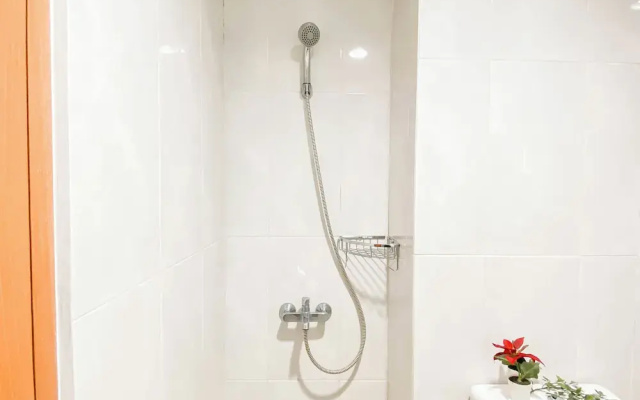 Cream Tone Studio At Evenciio Margonda Apartment
