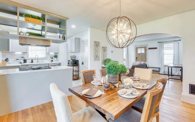 Walk to Amphitheater & Stadium: Home w/ Deck!