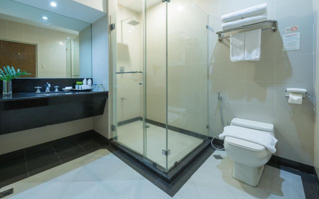 Court Meridian Hotel and Suites