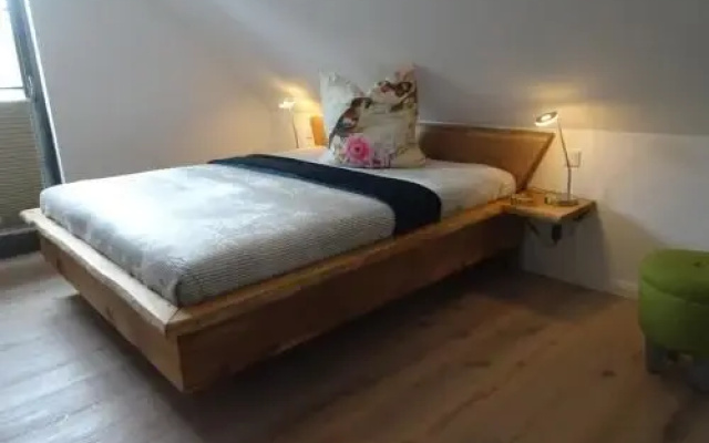 Rosenberg 13 Wohnung 1d DG re