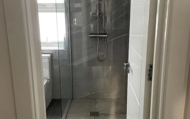 1bedhouse- London-sleeps 4- Close to Attractions