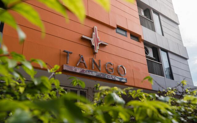 Отель Tango Vibrant Living Place Бангкок вид на фасад