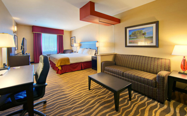 Holiday Inn Express & Suites Cotulla by IHG