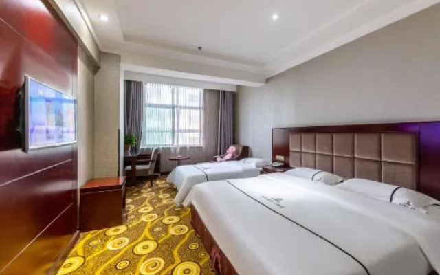 Dunhuang Binhe International Hotel (Dunhuang Night Market & Dunhuang Bookstore)