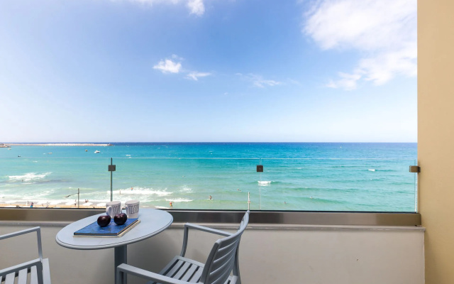 Meltemi Coast Suites