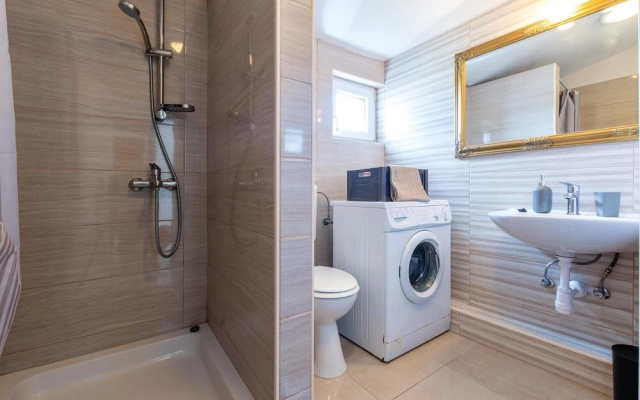 Amazing Home in Sevid With Wifi and 9 Bedrooms