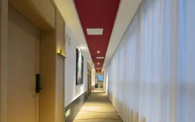 Magpie CC Hotel (Zhoukou Passenger Transport Center Yifeng Plaza)