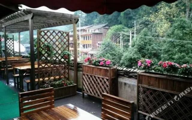 Ya'an Yijia Coffee Inn