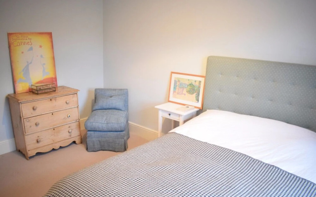 Shepherd's Bush 2 Bedroom Home