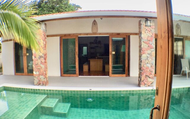 Отель THE REST POOL VILLA at PATTAYA вид на фасад