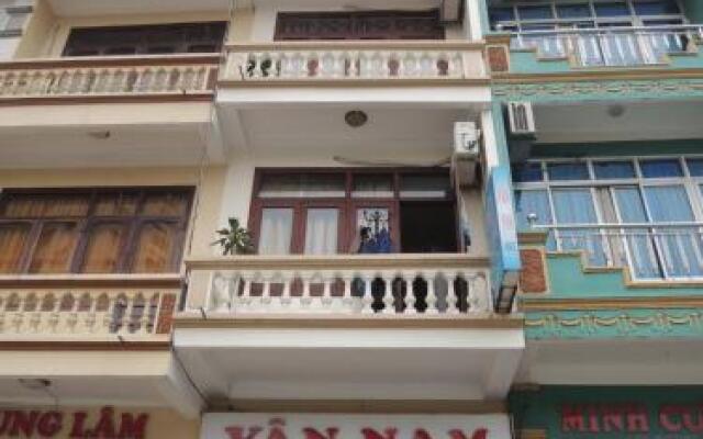 Van Nam Hotel Халонг вид на фасад