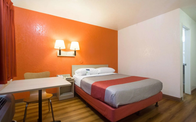 Motel 6 – Lakewood, CO