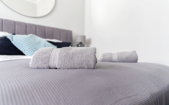 King bed, central and near metro