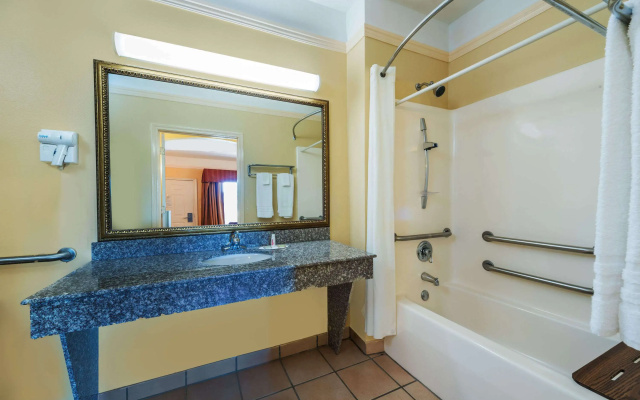 Super 8 by Wyndham Greenville