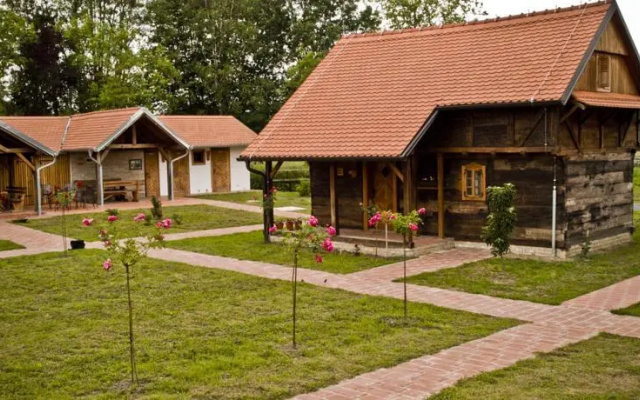 Eco Village Ekoetno Selo Strug