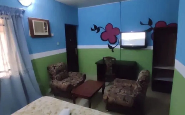 Townhall Hotel & Suites