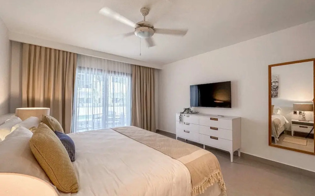 Luxury 3 Bedroom Apartment at the Beach