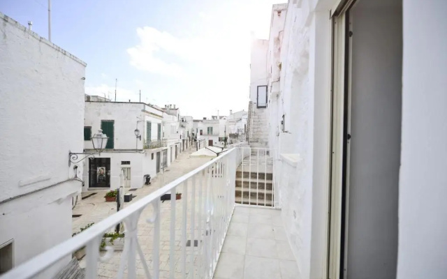 Casetta Arco Con Balcone