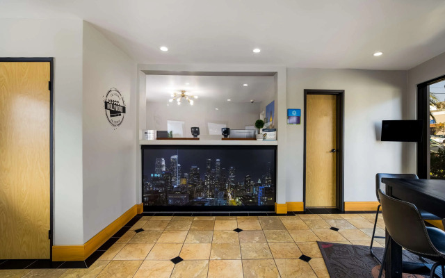 Sunset West Hotel, SureStay Collection by Best Western