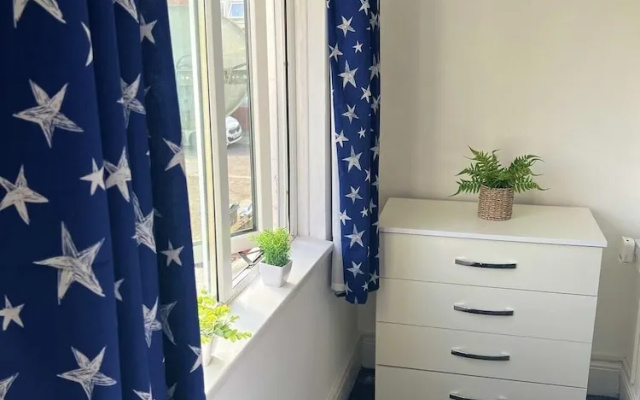 Birmingham Blissful Retreat - 4 Bedroom