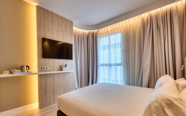 Holiday Inn Express Madrid Airport by IHG