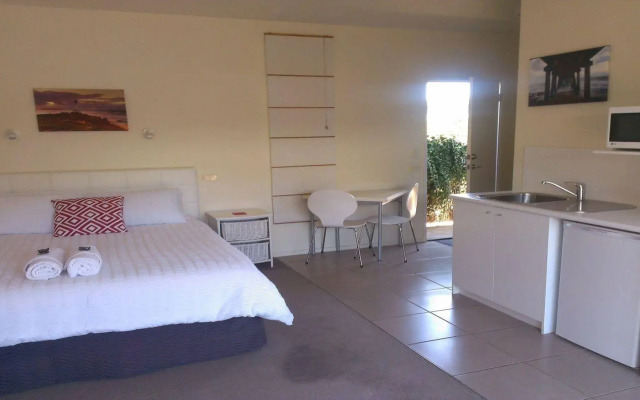 Springtide Studio Apartments