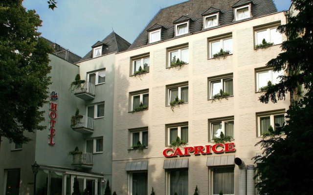 Отель CityClass Hotel Caprice am Dom Германия, Кёльн - 1 отзыв об отеле, цены и фото номеров - забронировать отель CityClass Hotel Caprice am Dom онлайн вид на фасад