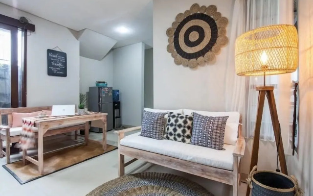 Cecilya Balian Stylish 3 Bedroom House near Beach at City Center