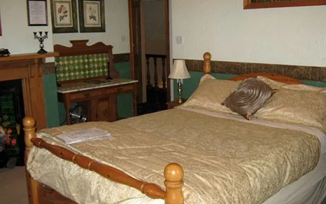 Elm Crest Guesthouse