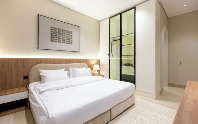 Spacious & Charming Stay Smart TV