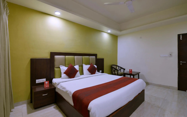 Collection O 4107 Hotel Aroma Inn