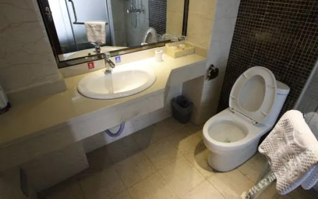 Huachen Yingxiang Business Hotel