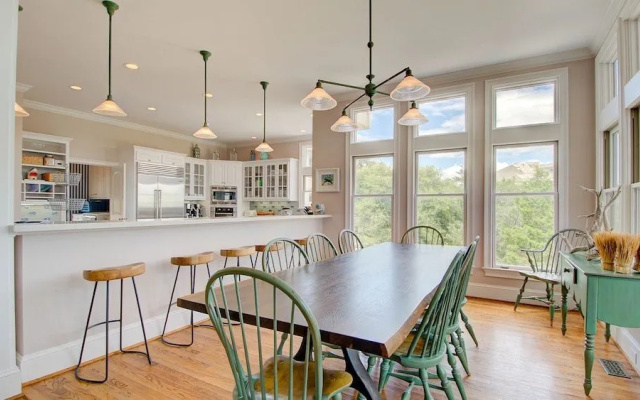 Eastland House by Peace Vacations