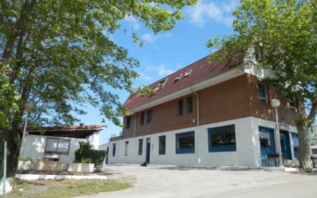 Отель H.A.N.D Surf Hostel Испания, Рибамонтан-аль-Мар - отзывы, цены и фото номеров - забронировать отель H.A.N.D Surf Hostel онлайн вид на фасад