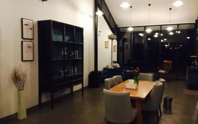 Black Jewels Inn