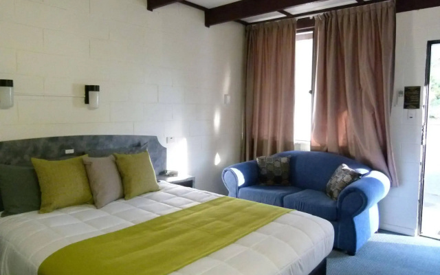 Azalea Motel
