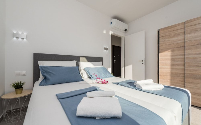 Pool apartments Villa Meteorite