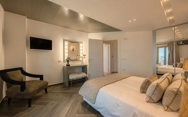 Santorini Grand Luxury Villas