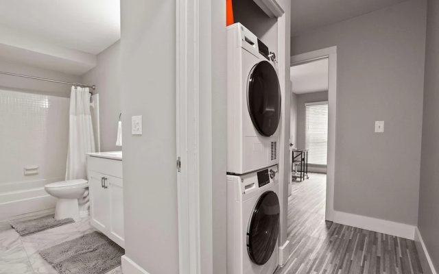 Modern 2BR 2BA Apartment With Pleasant Views
