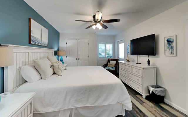 Holiday Surf & Racquet Club #121