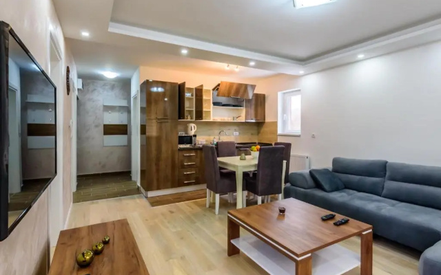 Apartmani “LAZAR” i “LENA”