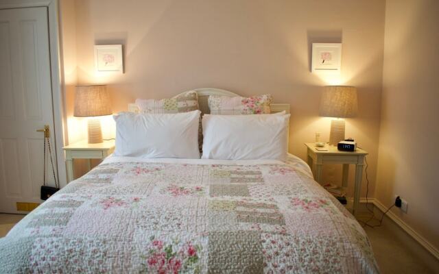 Отель Traditional 1 Bedroom Stockbridge Home Эдинбург комната для гостей