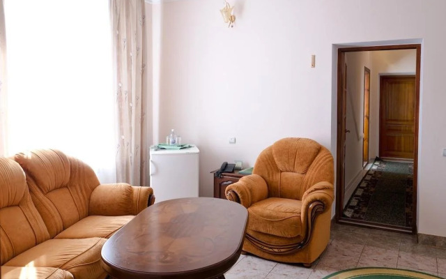Hotel Complex Uhnovych