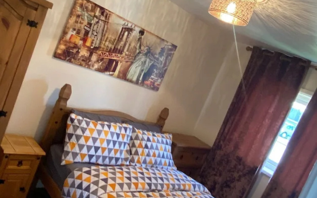 Stunning Beautiful 4-bed House in South Wales