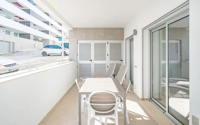 Lagos Modern 2 With Pool by Homing
