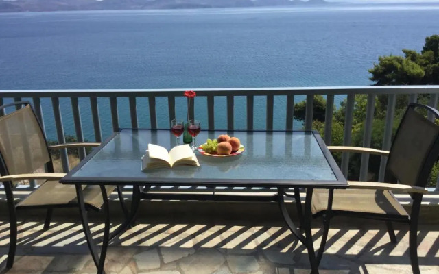 Seaside maisonette in Kiveri, near Nafplion.