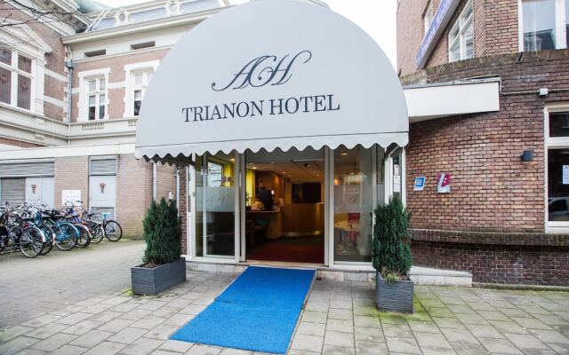 Trianon Hotel вид на фасад