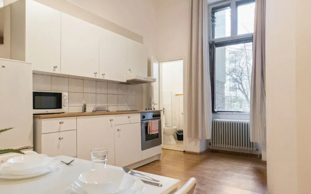 Urban Haven 1BR With 1LR Downtown